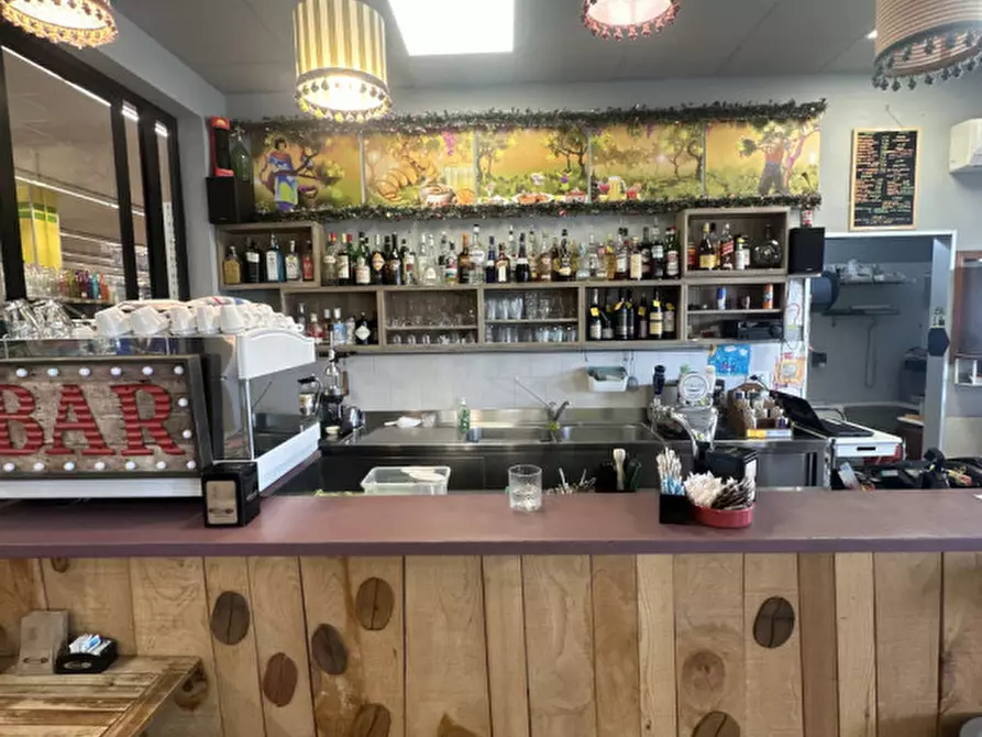 Immagine 5 di Attività commerciale in vendita  a Cesena