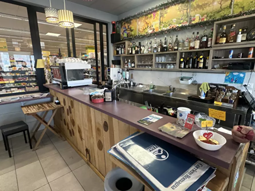 Immagine 8 di Attività commerciale in vendita  a Cesena