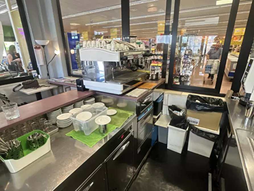 Immagine 11 di Attività commerciale in vendita  a Cesena