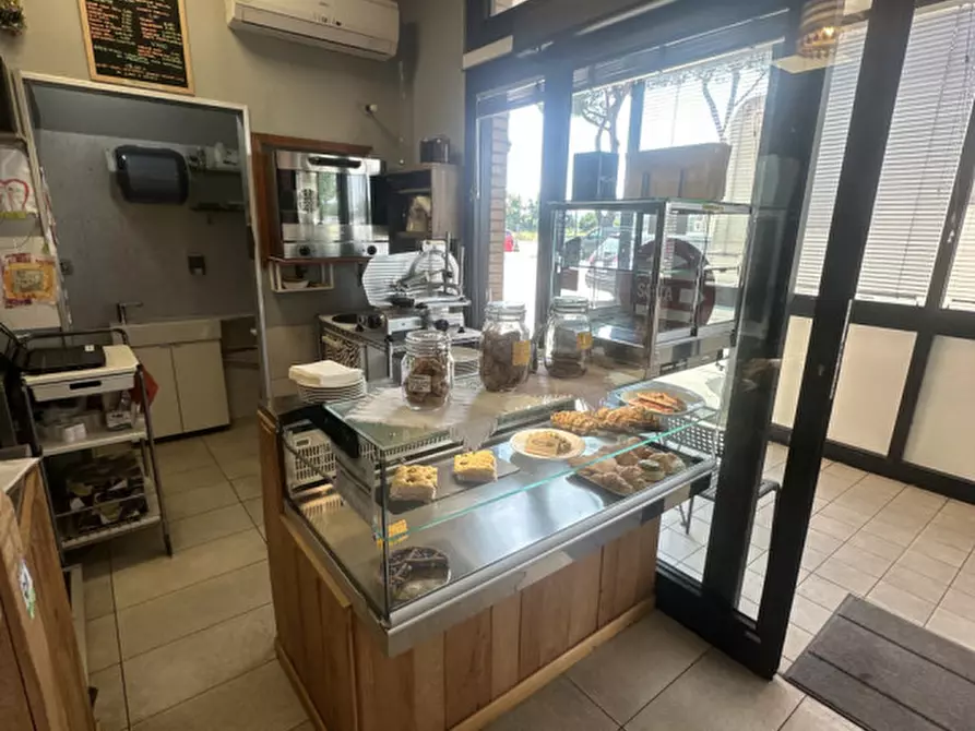 Immagine 12 di Attività commerciale in vendita  a Cesena