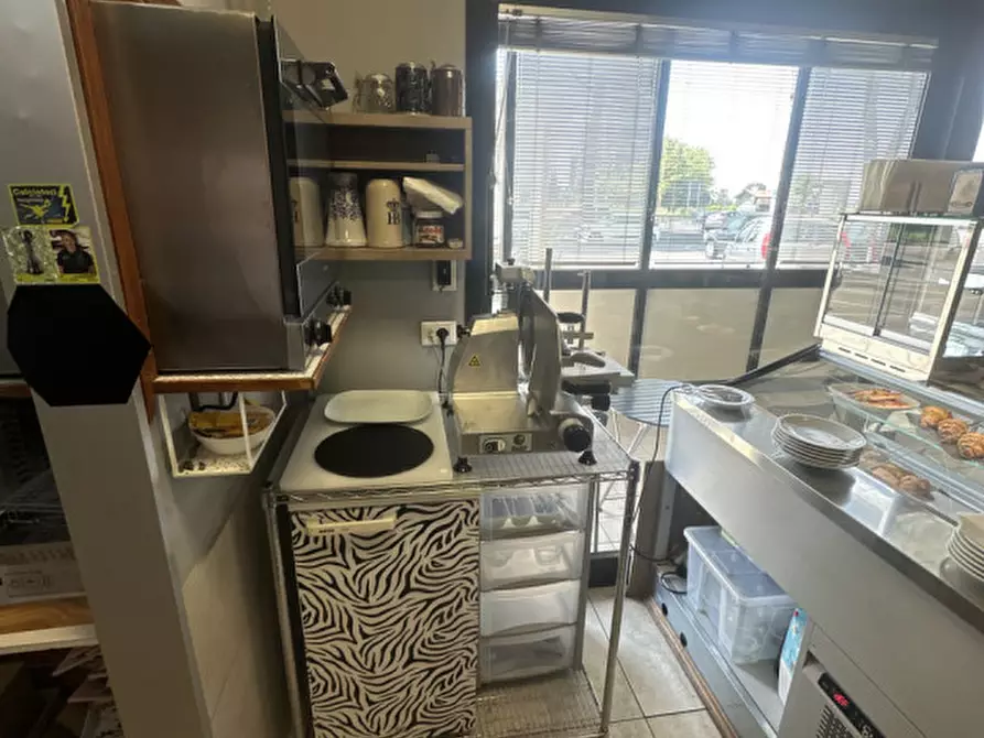 Immagine 13 di Attività commerciale in vendita  a Cesena