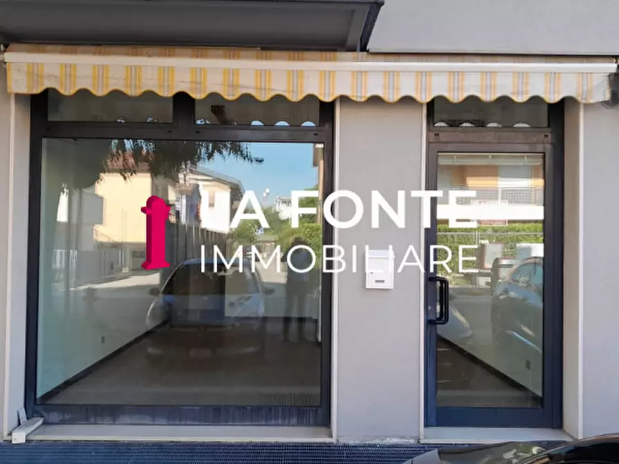 Immagine 1 di Negozio in affitto  a Rubano