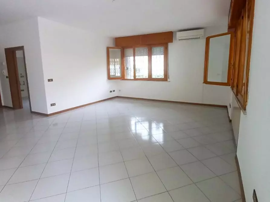 Immagine 1 di Appartamento in vendita  in viale Carbonia a Riccione