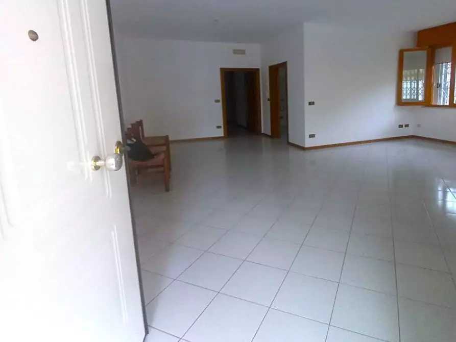 Immagine 3 di Appartamento in vendita  in viale Carbonia a Riccione