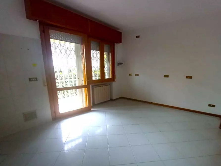 Immagine 5 di Appartamento in vendita  in viale Carbonia a Riccione