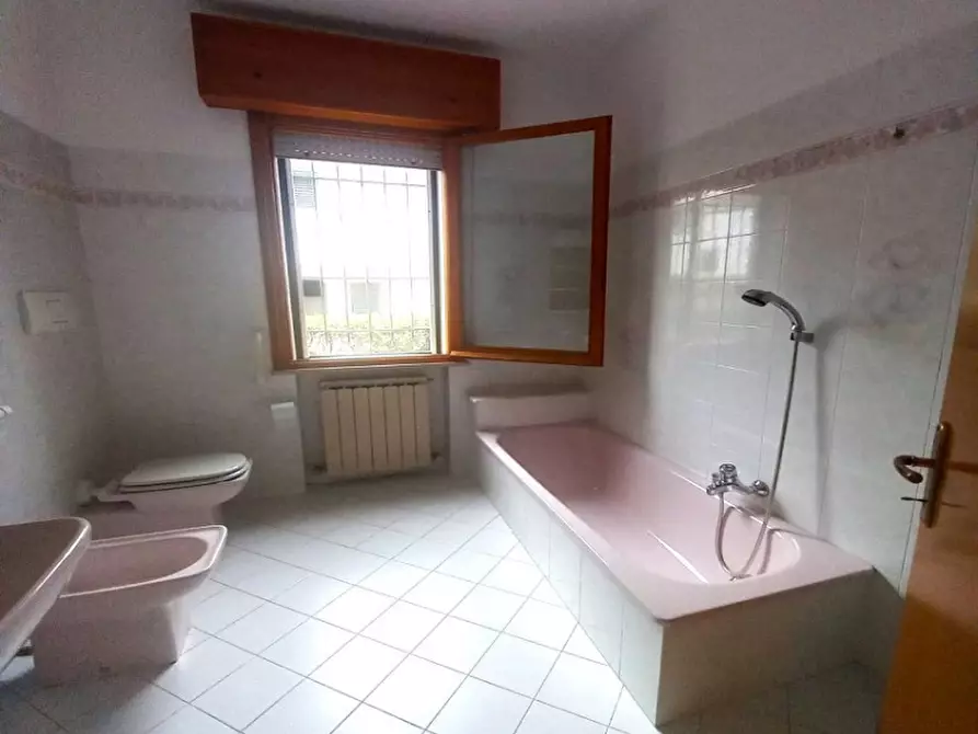 Immagine 9 di Appartamento in vendita  in viale Carbonia a Riccione