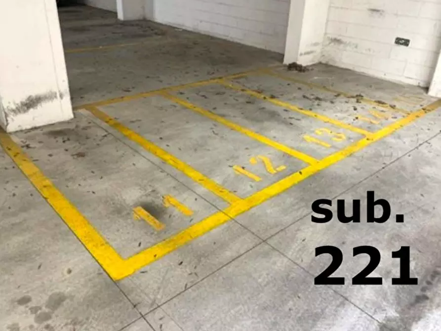 Immagine 1 di Posto auto in vendita  in Via Pietro Lianori, 40128 Bologna BO, Italia a Bologna