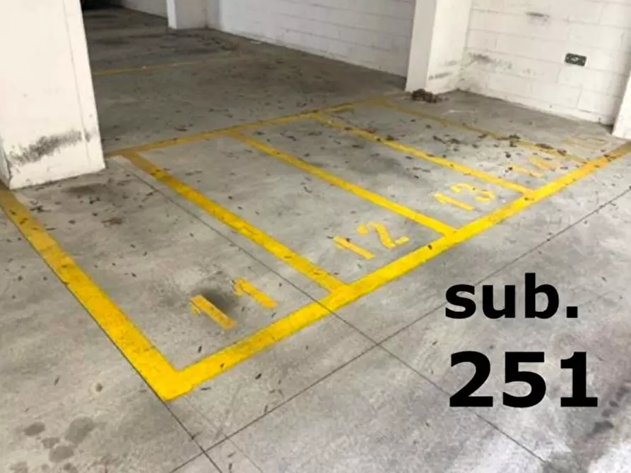 Immagine 1 di Posto auto in vendita  in Via Pietro Lianori, 40128 Bologna BO, Italia a Bologna