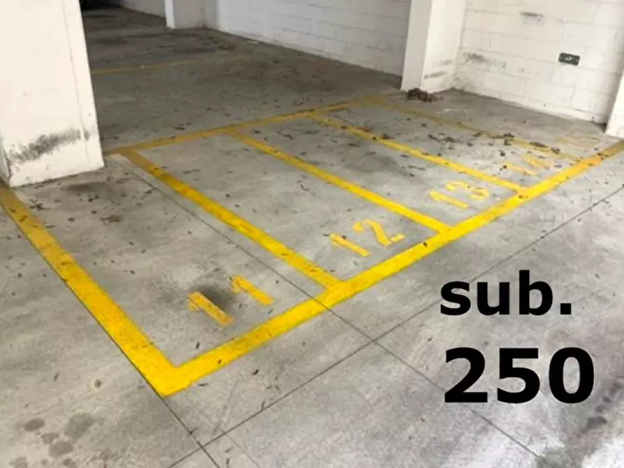 Immagine 1 di Posto auto in vendita  in Via Pietro Lianori, 40128 Bologna BO, Italia a Bologna