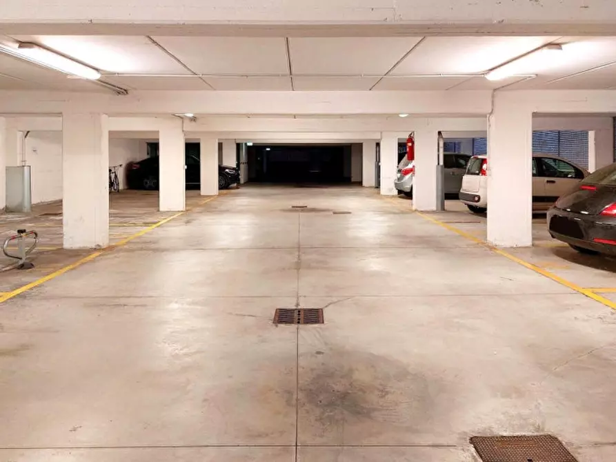Immagine 3 di Posto auto in vendita  in Via Pietro Lianori, 40128 Bologna BO, Italia a Bologna