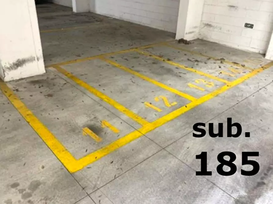 Immagine 1 di Posto auto in vendita  in Via Pietro Lianori, 40128 Bologna BO, Italia a Bologna