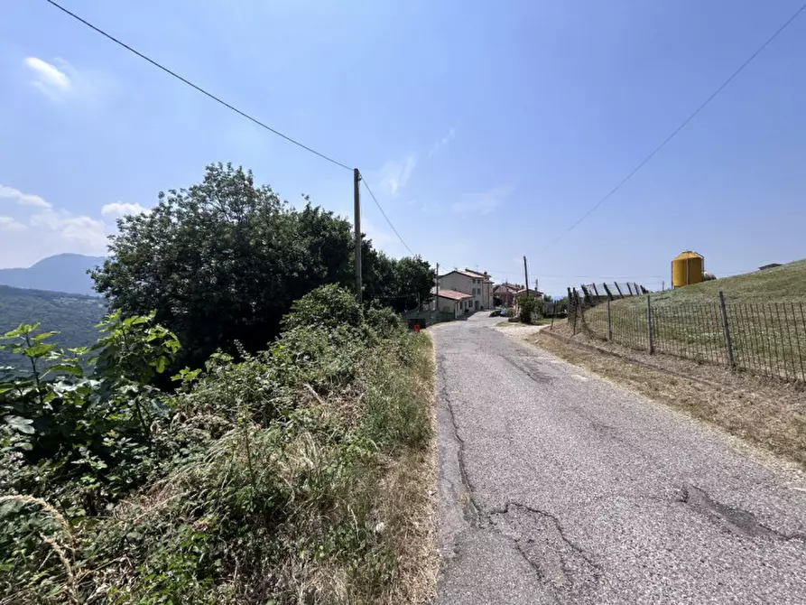 Immagine 3 di Terreno in vendita  a Caprino Veronese