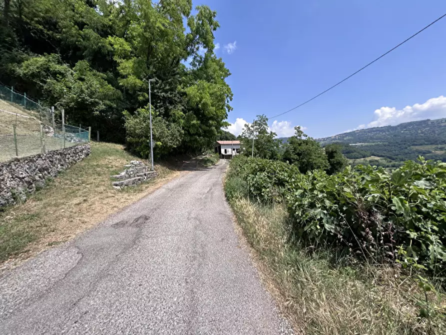 Immagine 5 di Terreno in vendita  a Caprino Veronese