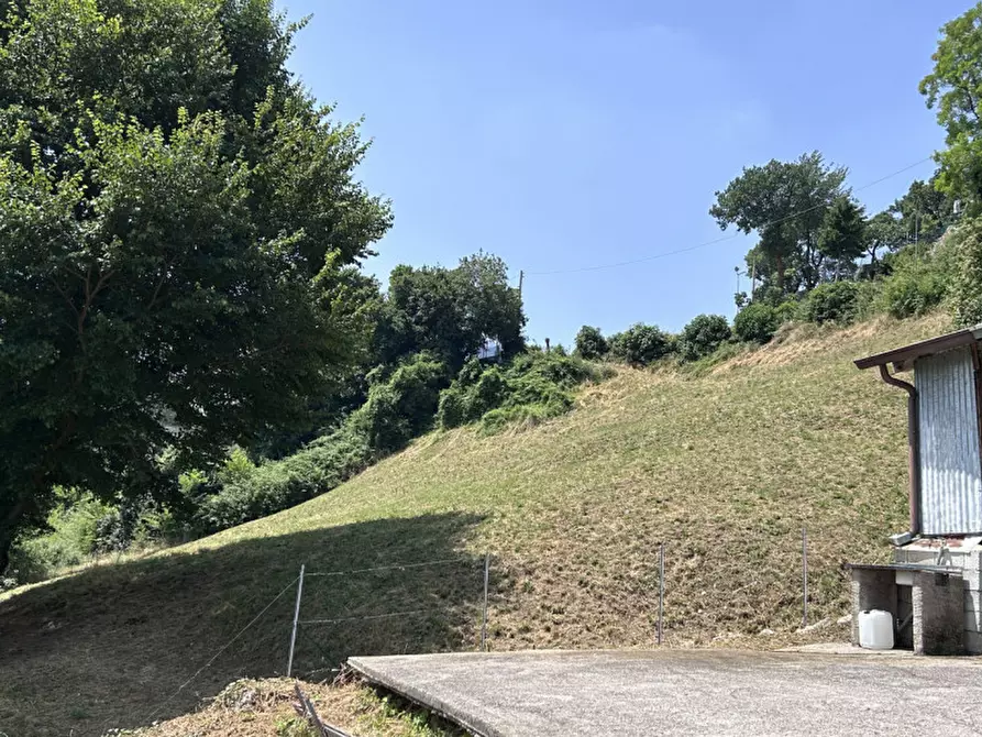 Immagine 9 di Terreno in vendita  a Caprino Veronese