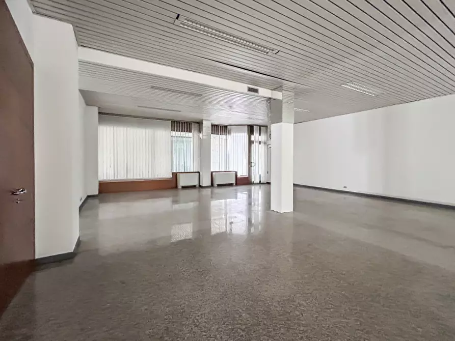Immagine 2 di Ufficio in vendita  in Via Piazzale Vittorio Veneto a Bussolengo