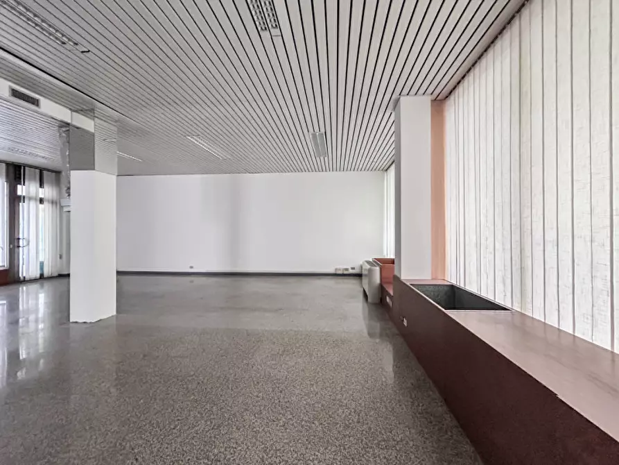 Immagine 3 di Ufficio in vendita  in Via Piazzale Vittorio Veneto a Bussolengo