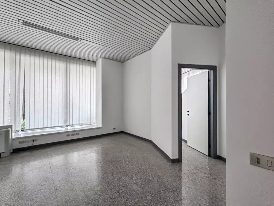 Immagine 13 di Ufficio in vendita  in Via Piazzale Vittorio Veneto a Bussolengo