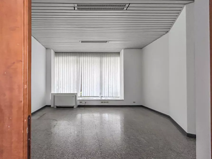 Immagine 14 di Ufficio in vendita  in Via Piazzale Vittorio Veneto a Bussolengo