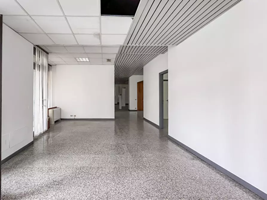 Immagine 15 di Ufficio in vendita  in Via Piazzale Vittorio Veneto a Bussolengo