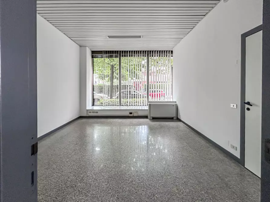 Immagine 19 di Ufficio in vendita  in Via Piazzale Vittorio Veneto a Bussolengo