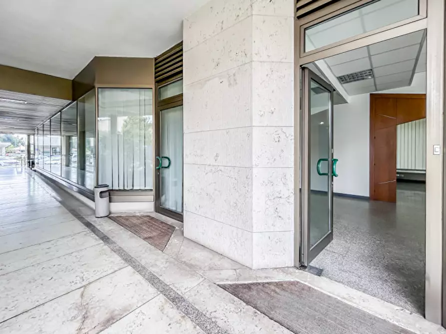 Immagine 25 di Ufficio in vendita  in Via Piazzale Vittorio Veneto a Bussolengo