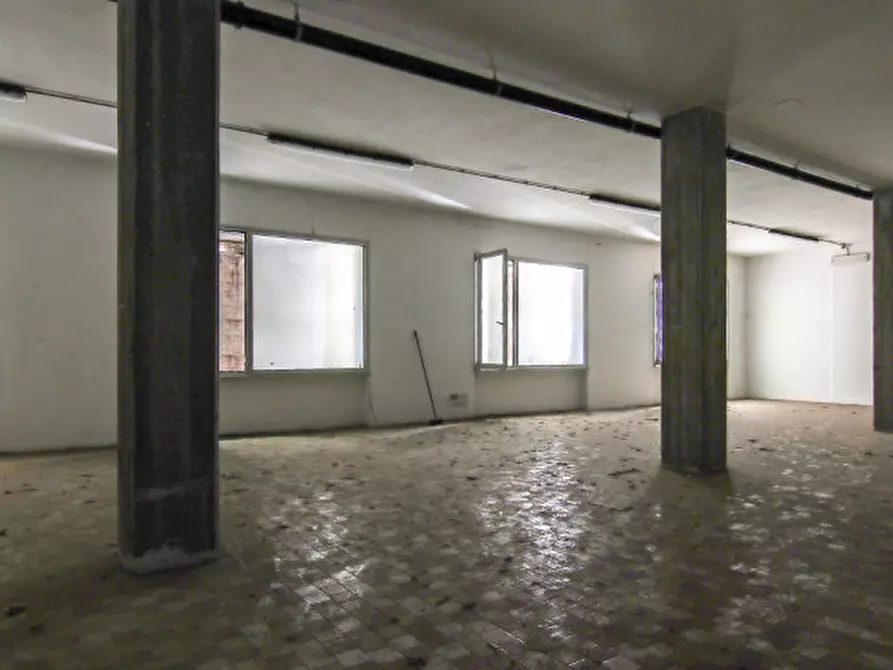 Immagine 32 di Ufficio in vendita  in Via Piazzale Vittorio Veneto a Bussolengo