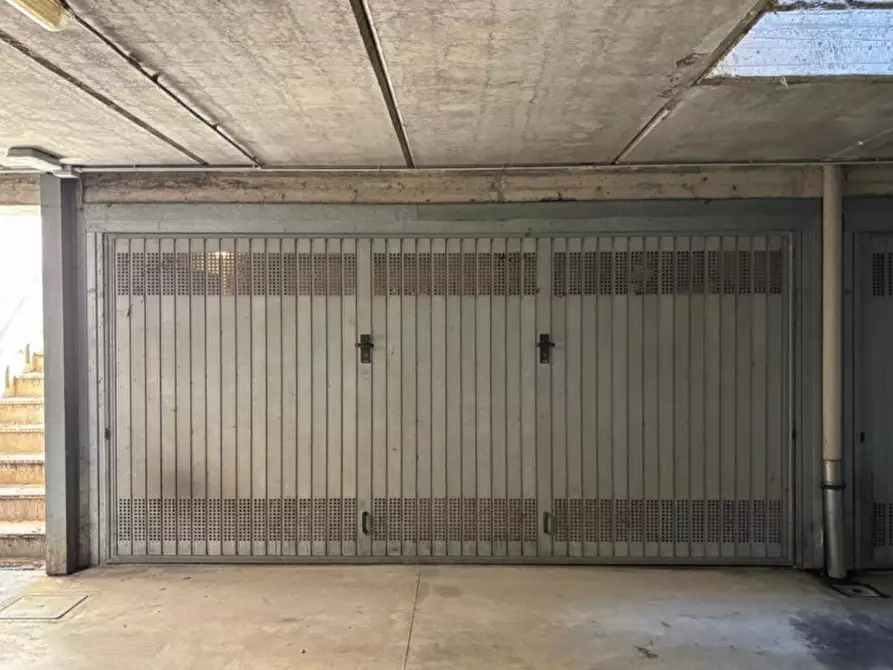 Immagine 1 di Garage in vendita  in Via Galileo Galilei a Biassono