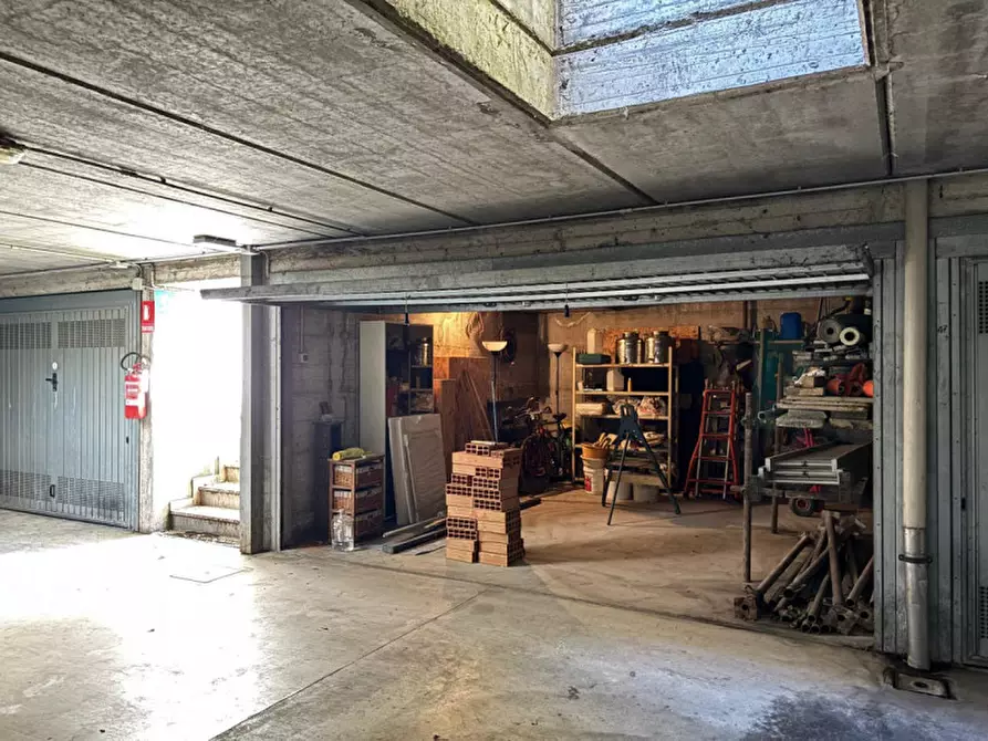 Immagine 2 di Garage in vendita  in Via Galileo Galilei a Biassono