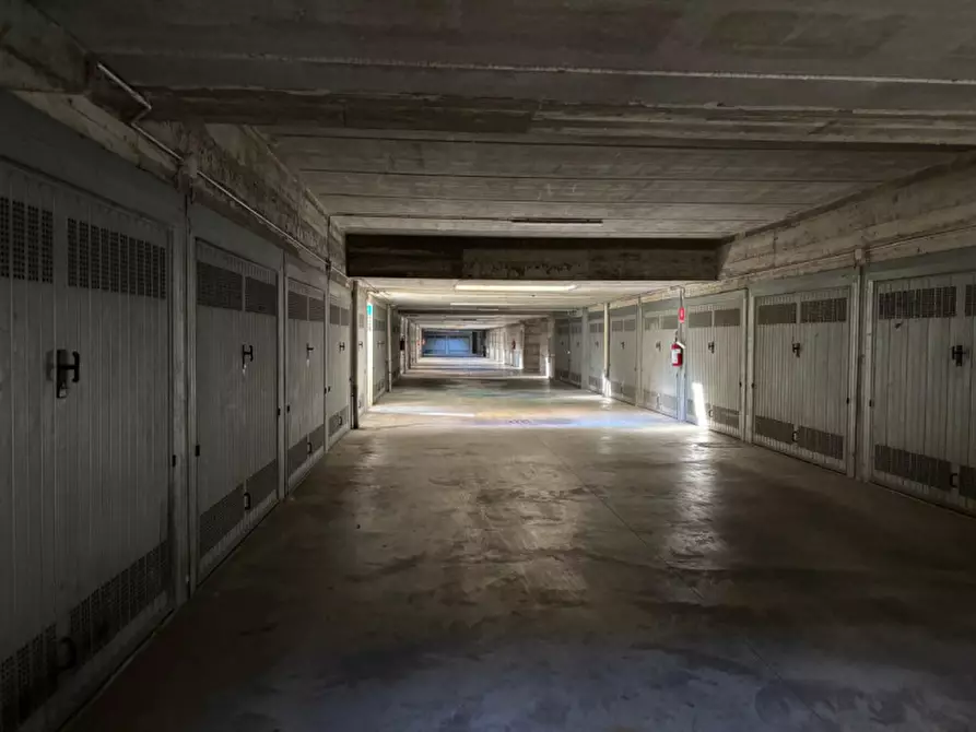 Immagine 6 di Garage in vendita  in Via Galileo Galilei a Biassono