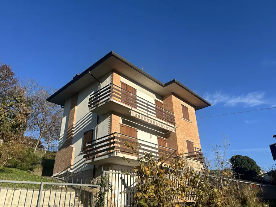 Immagine 1 di Villa in vendita  in Via Ponte a Bosco Chiesanuova
