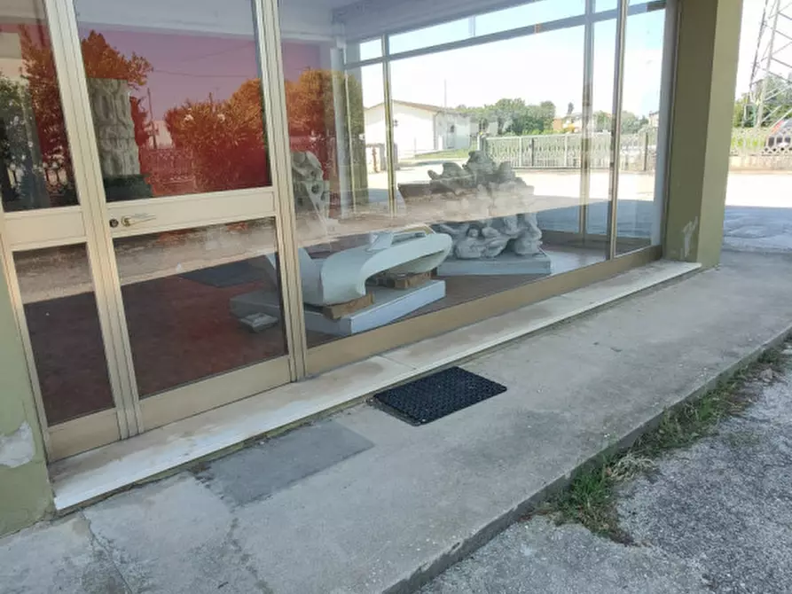Immagine 12 di Attività commerciale in vendita  in Via Martiri di Belfiore a Rovigo