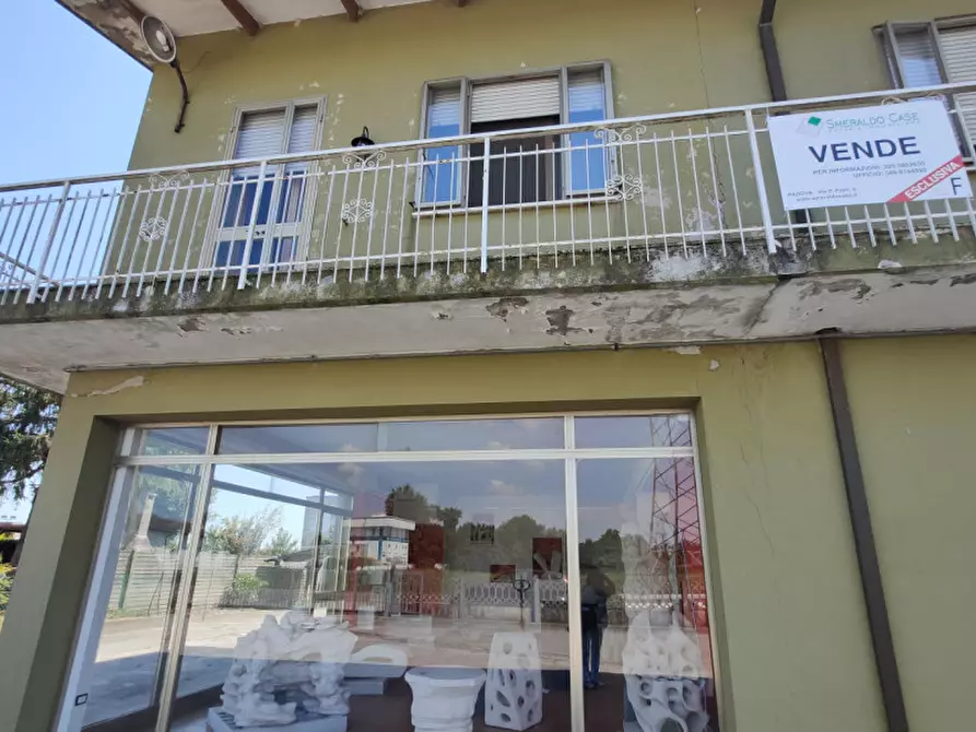Immagine 18 di Attività commerciale in vendita  in Via Martiri di Belfiore a Rovigo