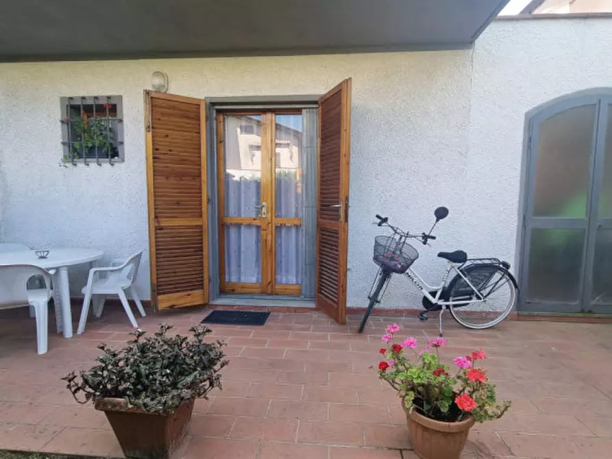 Immagine 2 di Casa quadrifamiliare in vendita  in Via delle Cateratte a Montignoso