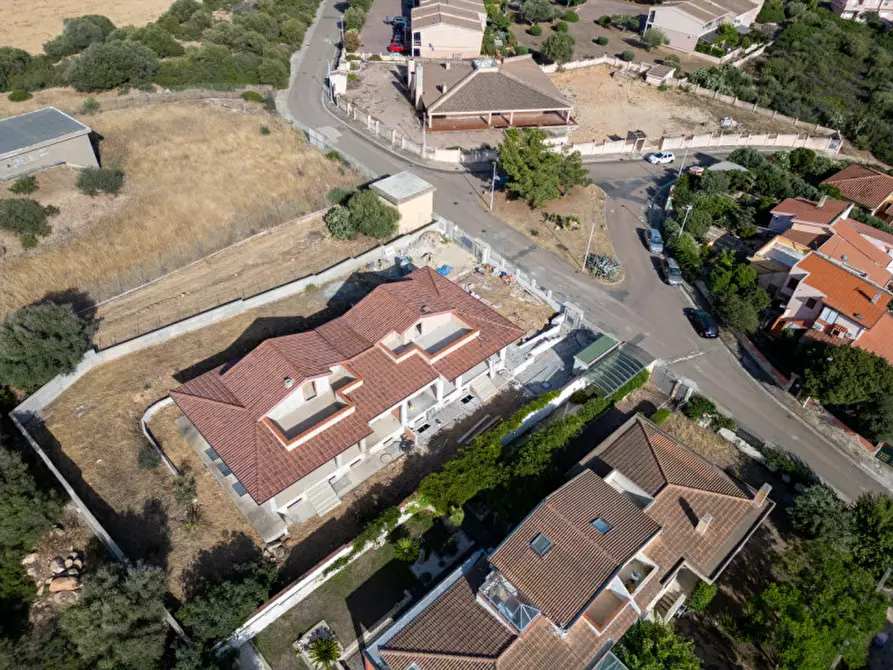 Immagine 2 di Casa bifamiliare in vendita  in VIA DEI GINEPRI a Quartu Sant'elena