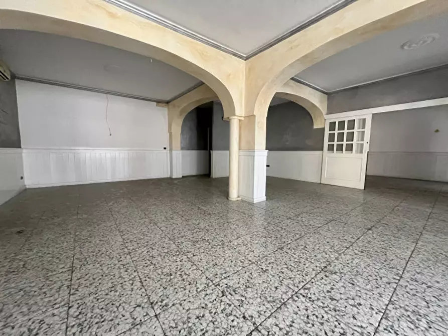 Immagine 3 di Attività commerciale in vendita  in VIA ROMA a Olbia