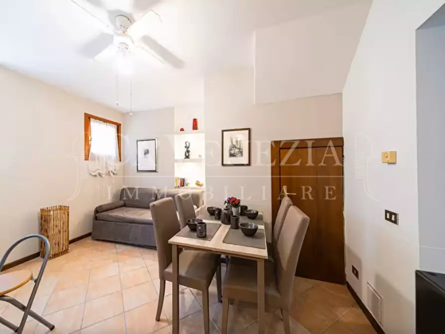 Immagine 3 di Appartamento in vendita  a Venezia