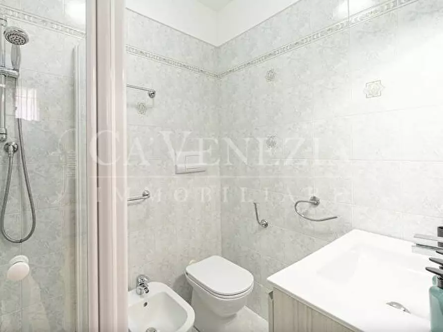 Immagine 13 di Appartamento in vendita  a Venezia