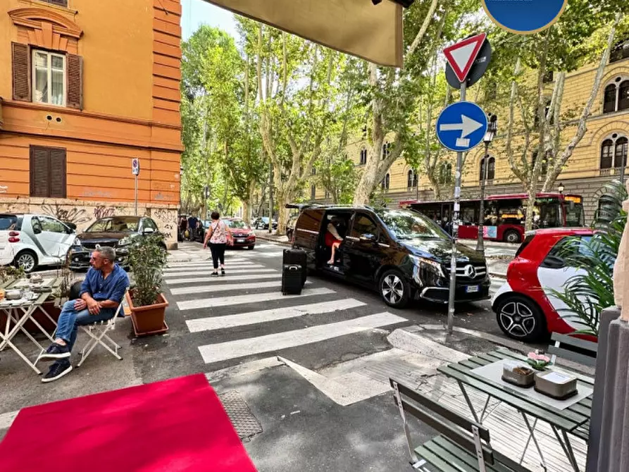 Immagine 2 di Negozio in vendita  in Viale Delle Milizie 88 a Roma