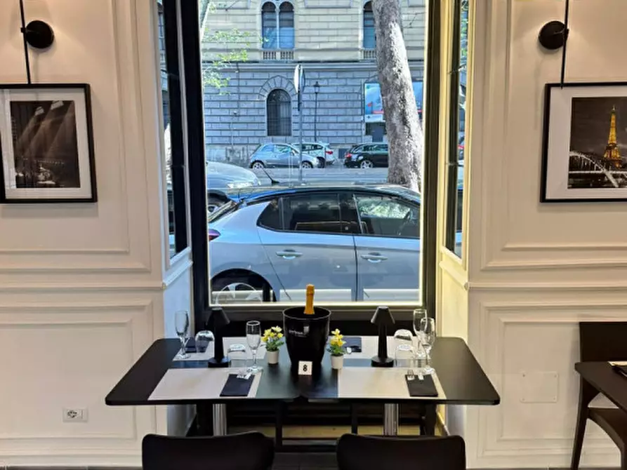 Immagine 4 di Negozio in vendita  in Viale Delle Milizie 88 a Roma
