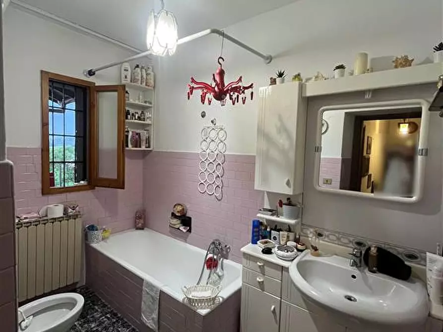 Immagine 16 di Casa bifamiliare in vendita  in Strada Comunale delle Cave a Terranuova Bracciolini