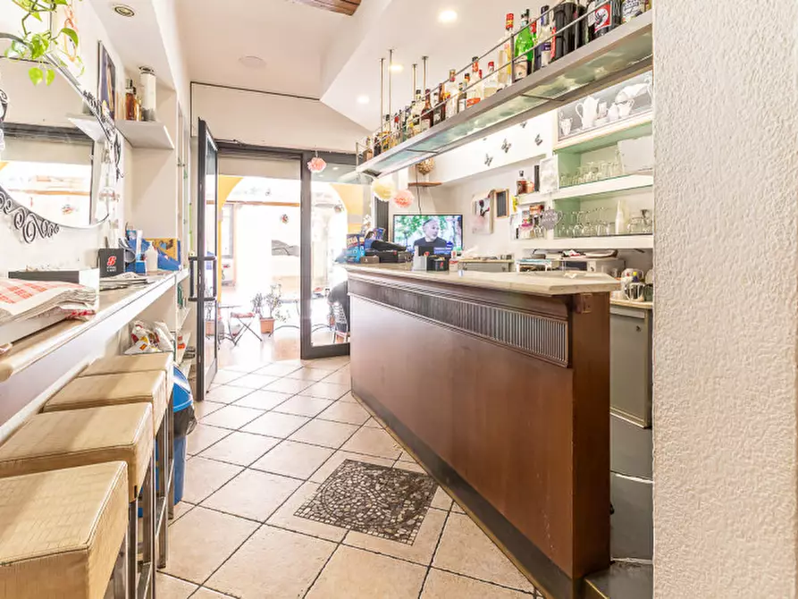 Immagine 3 di Negozio in vendita  in via Libertà a Medicina