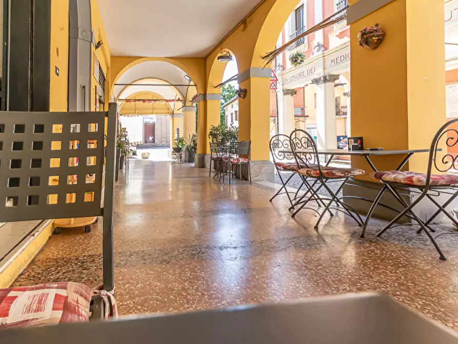 Immagine 7 di Negozio in vendita  in via Libertà a Medicina
