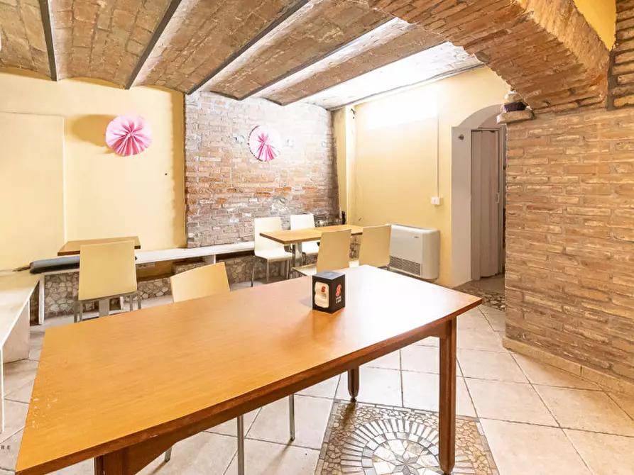 Immagine 12 di Negozio in vendita  in via Libertà a Medicina