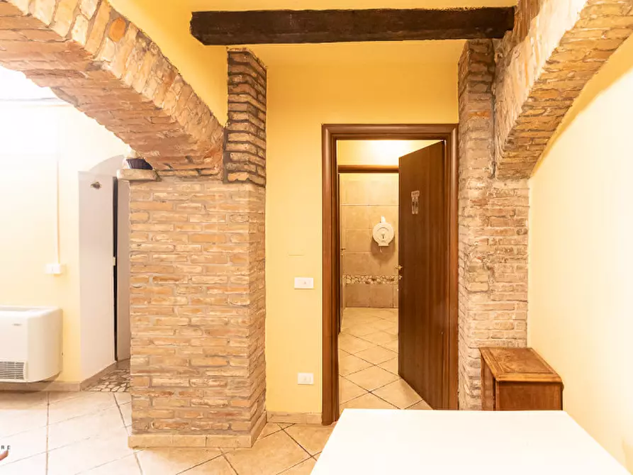 Immagine 13 di Negozio in vendita  in via Libertà a Medicina