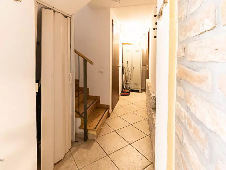 Immagine 18 di Negozio in vendita  in via Libertà a Medicina