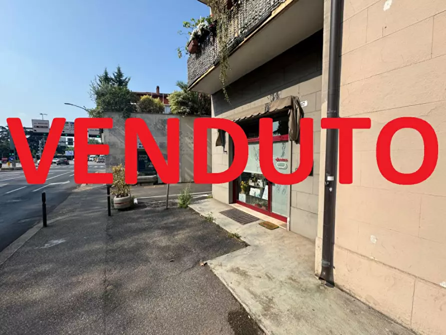 Immagine 1 di Negozio in vendita  in Viale Cristoforo Colombo a Verona