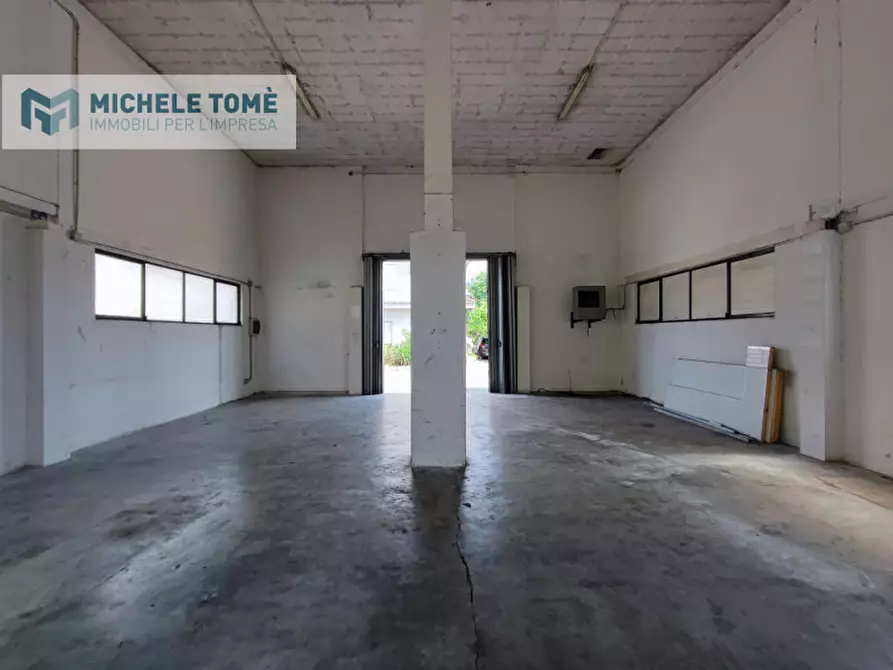 Immagine 2 di Magazzino in affitto  in Via Scalette a Caprino Veronese