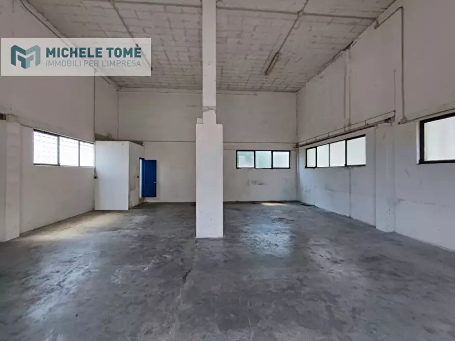Immagine 6 di Magazzino in affitto  in Via Scalette a Caprino Veronese