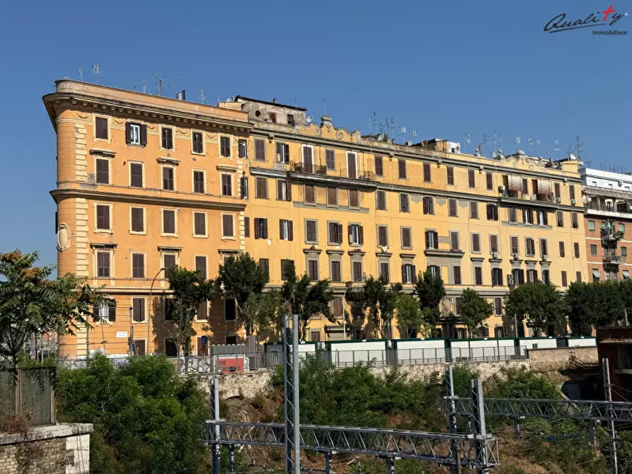 Immagine 1 di Appartamento in vendita  in Via Casilina a Roma