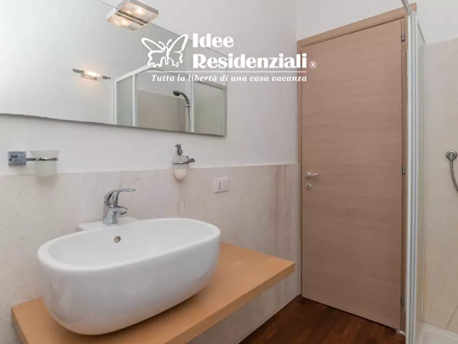 Immagine 15 di Appartamento in vendita  in via dell'iris a Golfo Aranci